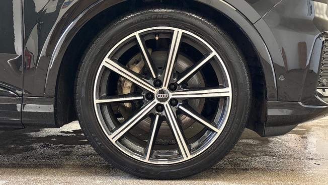 AUDI Q7 Photo 5