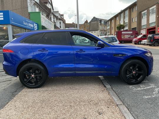 Jaguar F-PACE Photo 5