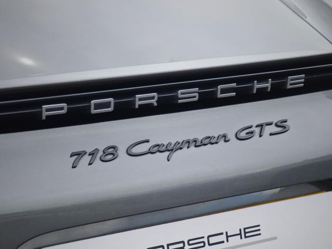 PORSCHE 718 Cayman Photo 8