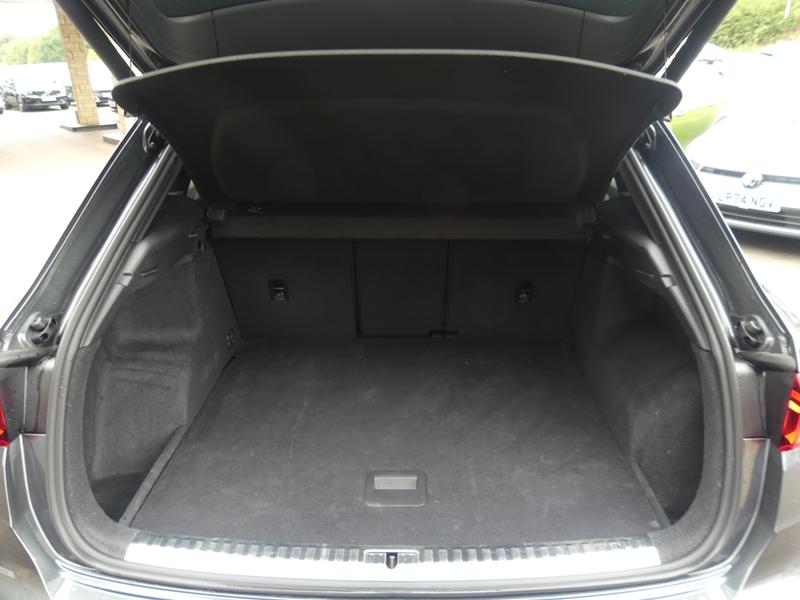 Audi Q3 Photo 7484f252-33c5-4a19-aa89-89a5a10bfc69.jpg