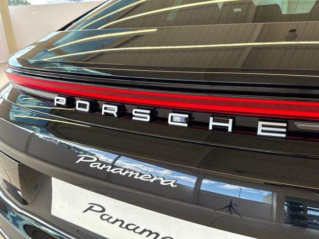 PORSCHE Panamera Photo 15