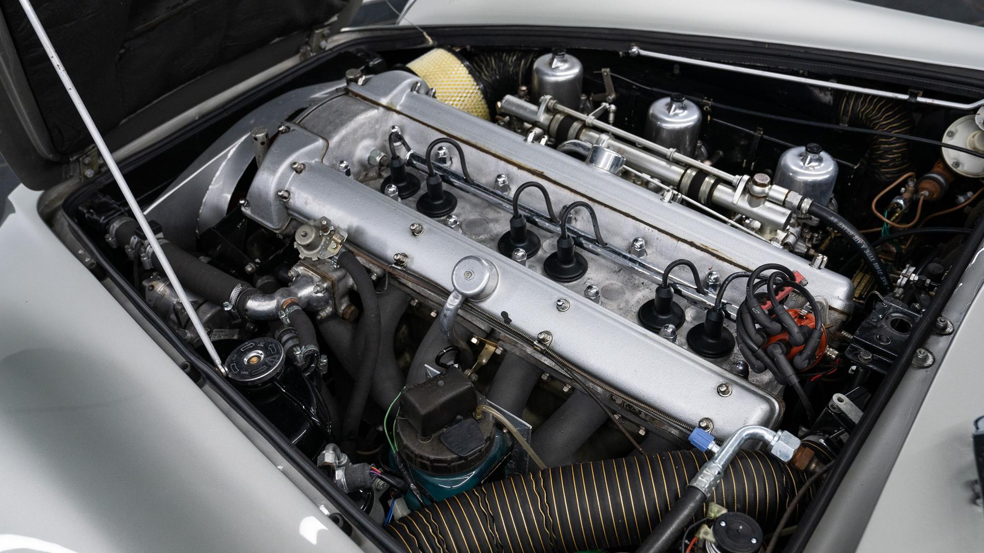 Aston Martin DB5 Photo 748c3eb9-0ed9-4178-b0fb-a72618253e0e.jpg