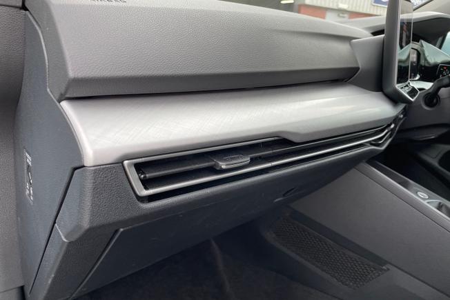 VOLKSWAGEN Golf Photo 38