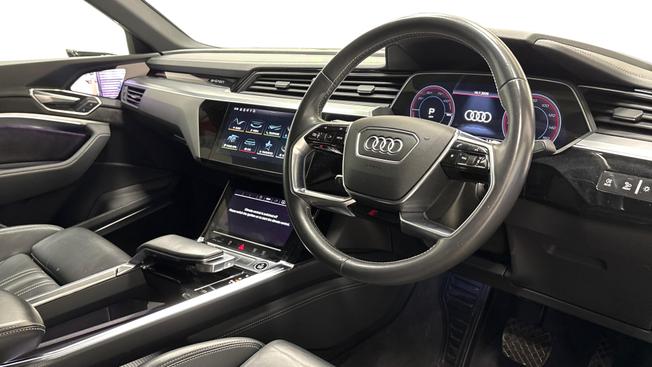 AUDI e-tron Photo 6