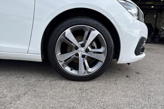 PEUGEOT 308 Photo 5