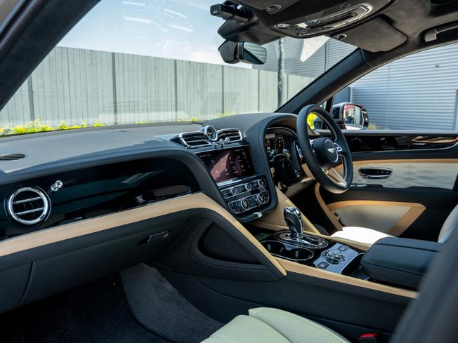 BENTLEY Bentayga  Photo 2