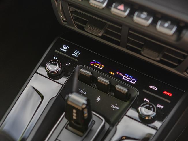 PORSCHE 911 Photo 30