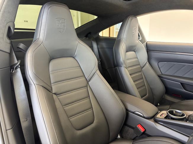 PORSCHE 911 Photo 17