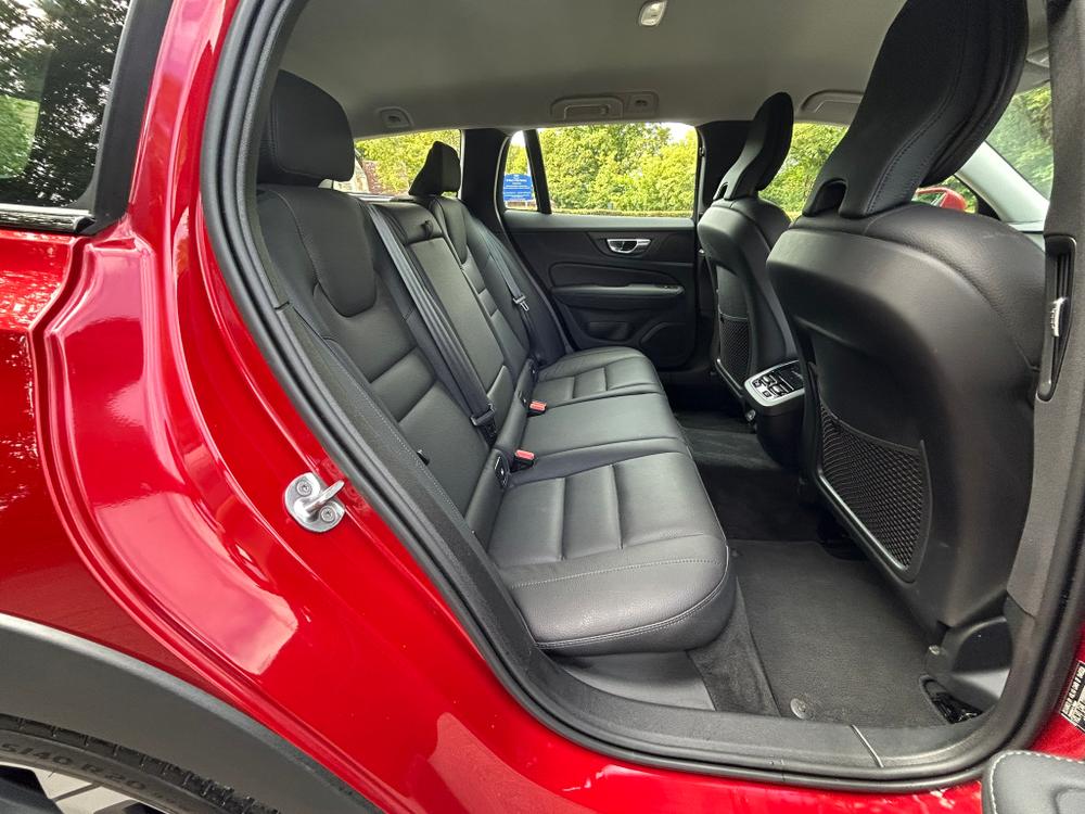 Used Volvo V60 Cross Country YM23KNX 27