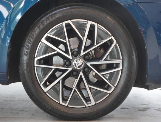 Skoda Octavia Photo 750a07a4-c1f4-489f-9544-5a4b13c2f7f4.jpg