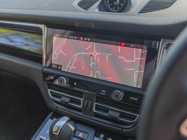 PORSCHE Macan Photo 19