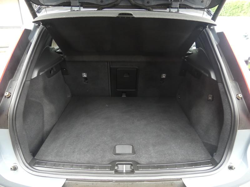 Volvo XC40 Photo 753e122b-2fc3-4664-b6e4-cdc0e4db76dc.jpg