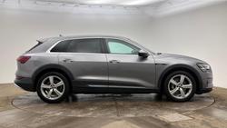 AUDI e-tron Photo 4