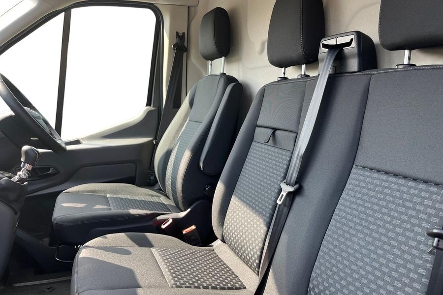 Ford TRANSIT Photo 75a9e3f7-5dd7-49a3-988b-c717731e87bc.jpg