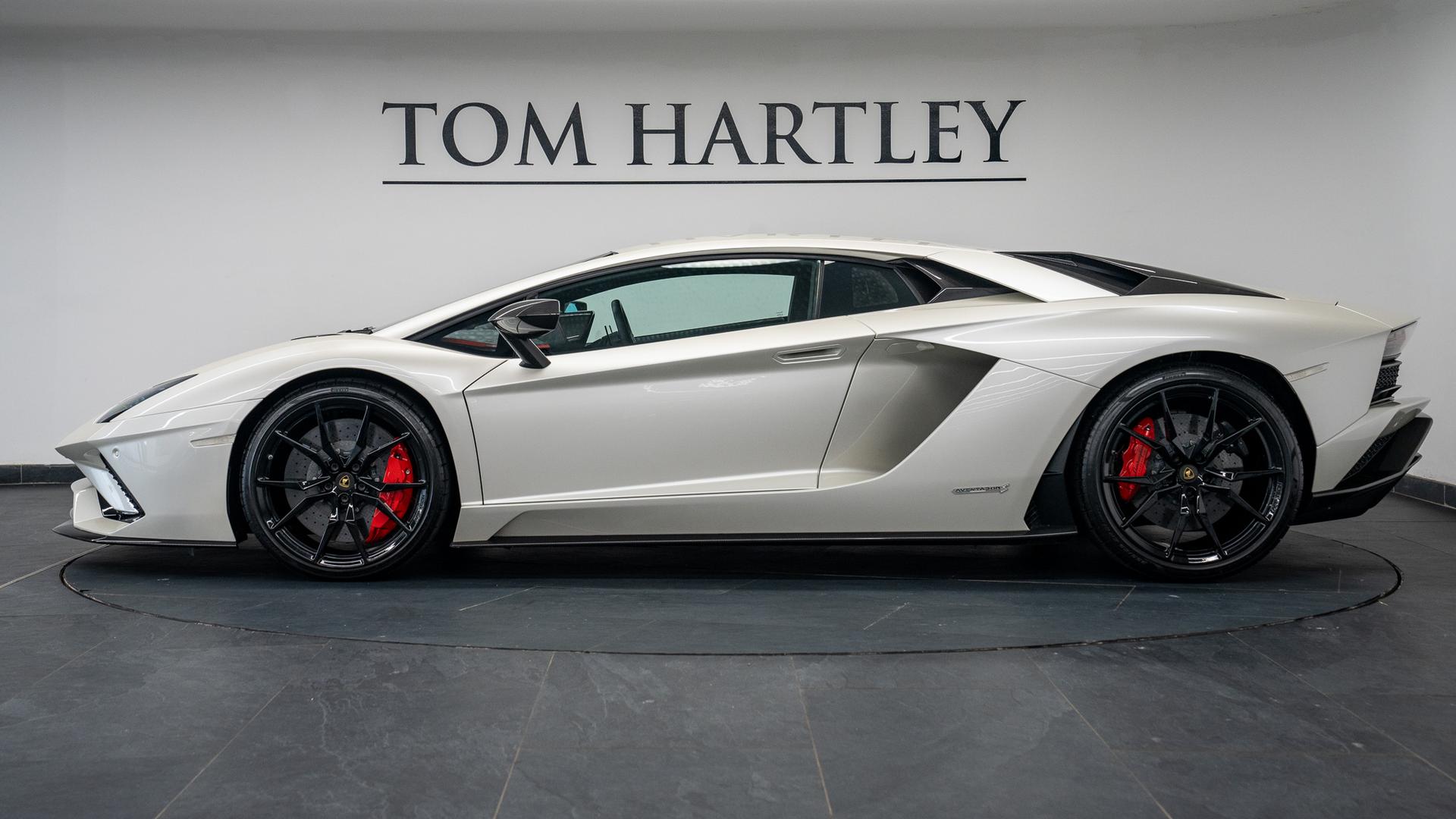 LAMBORGHINI Aventador Photo 75b679ad-62b5-48f3-9abe-3a314d5617f5.jpg