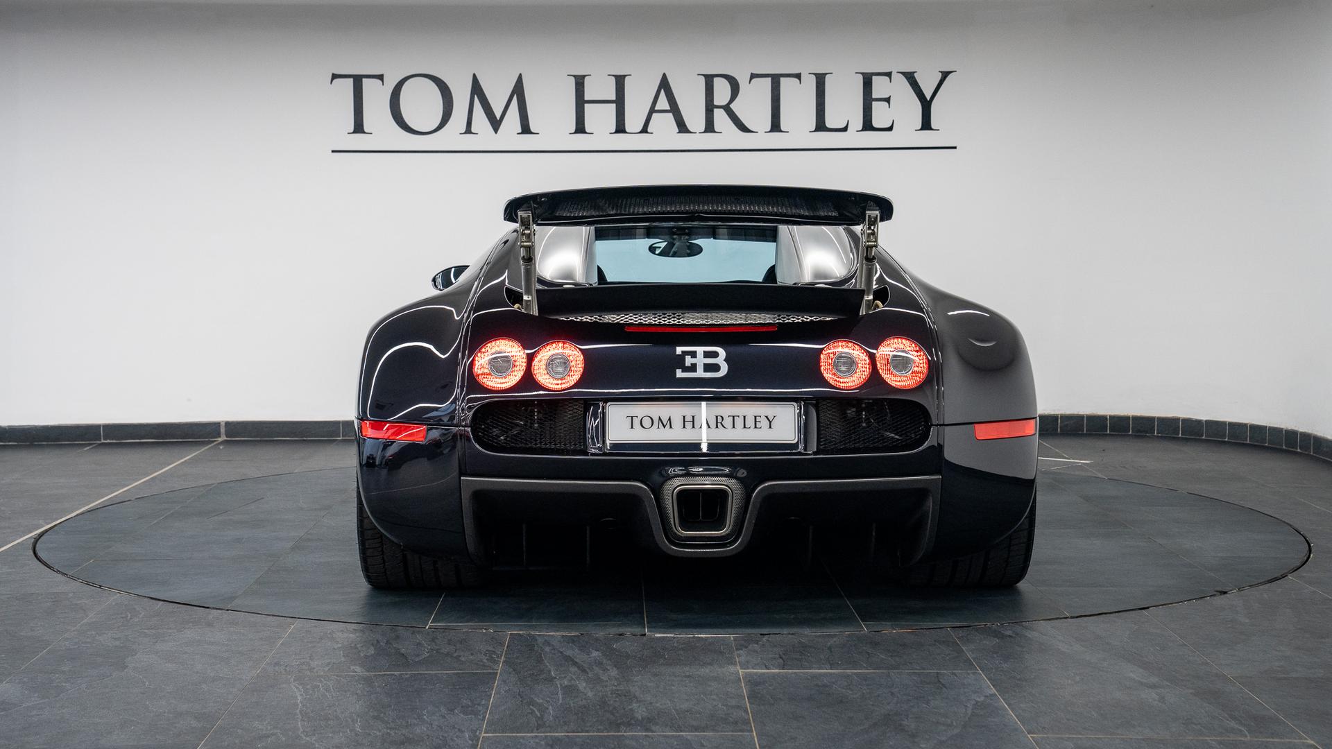 Bugatti Veyron Photo 75cbc265-f116-4903-be4a-ca4fd6a491a3.jpg