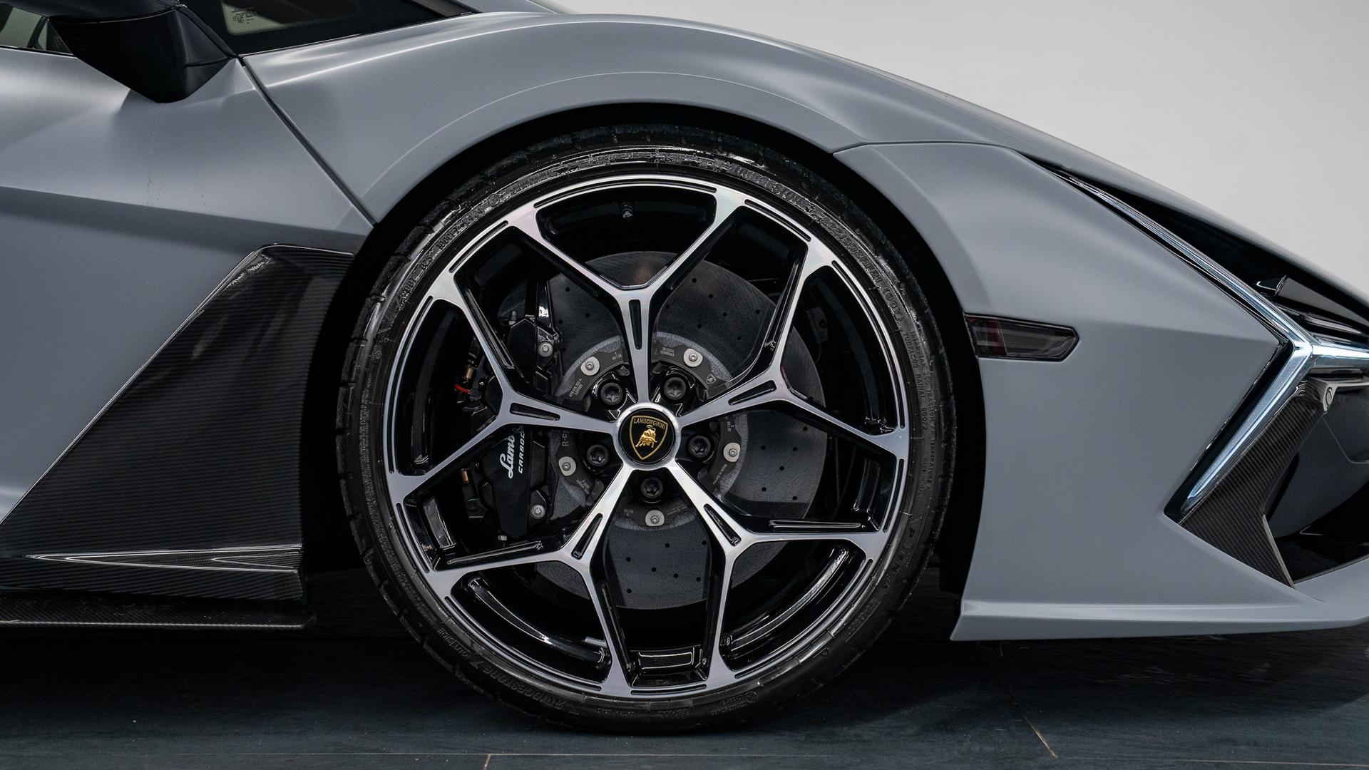 LAMBORGHINI Revuelto Photo 75dae52b-f101-4e2c-9083-dc0b287e497b.jpg