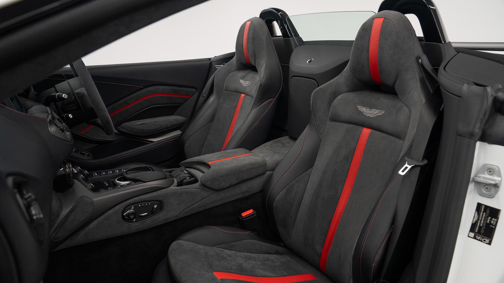 Aston Martin Vantage Photo 760509bf-01da-46e5-9f47-073dd1b3c581.jpg