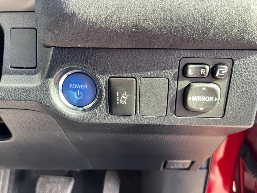 Toyota RAV4 Photo 7616bb35-2d6d-4dcb-88a0-e6a2a46927f9.jpg