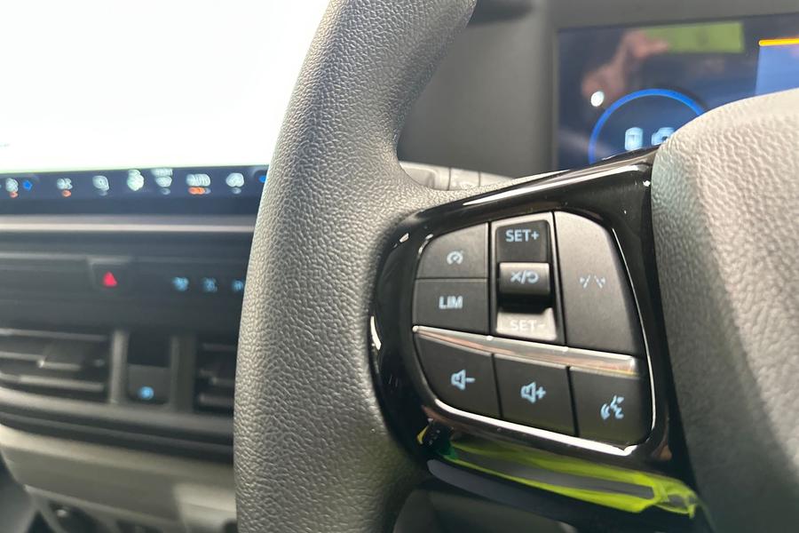 Ford TRANSIT CUSTOM Photo 761c41e7-4b30-4a3d-be51-1c9f586f4de7.jpg