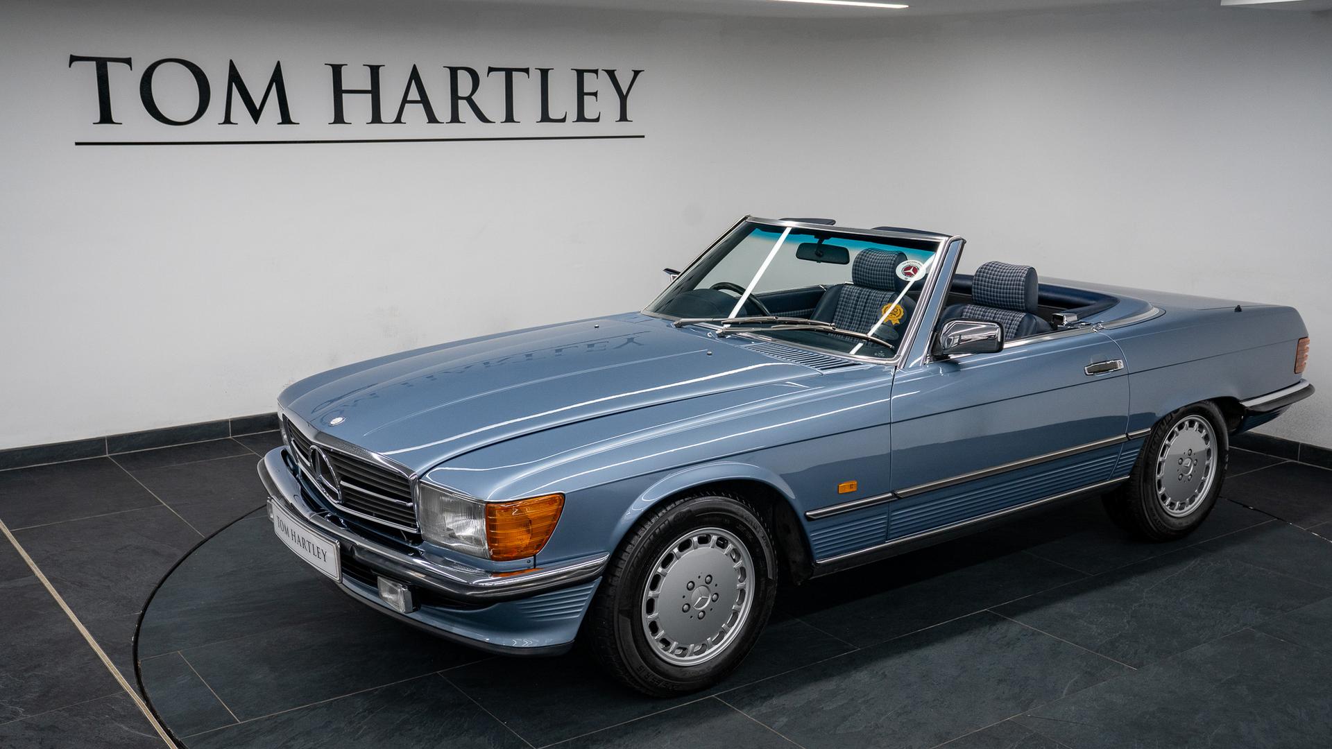 Mercedes-Benz 300 Photo 7625fb93-ae22-455e-ae25-705a1c21ecca.jpg