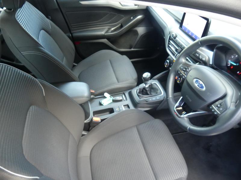 Ford Focus Photo 764e38d0-0e95-4d99-82cc-087fbbcc50b7.jpg