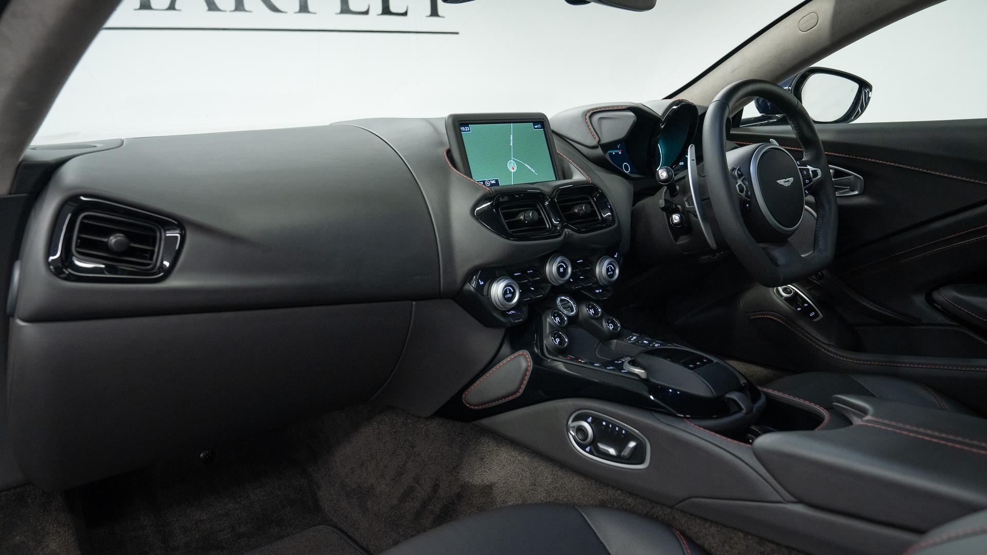 Aston Martin Vantage Photo 76551f13-0b86-4579-8082-b14a74ff5337.jpg