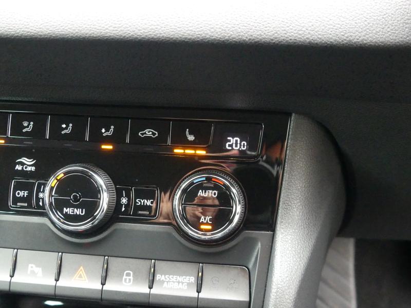 Skoda Karoq Photo 766d4fed-2be1-4171-8c6d-228eda337651.jpg