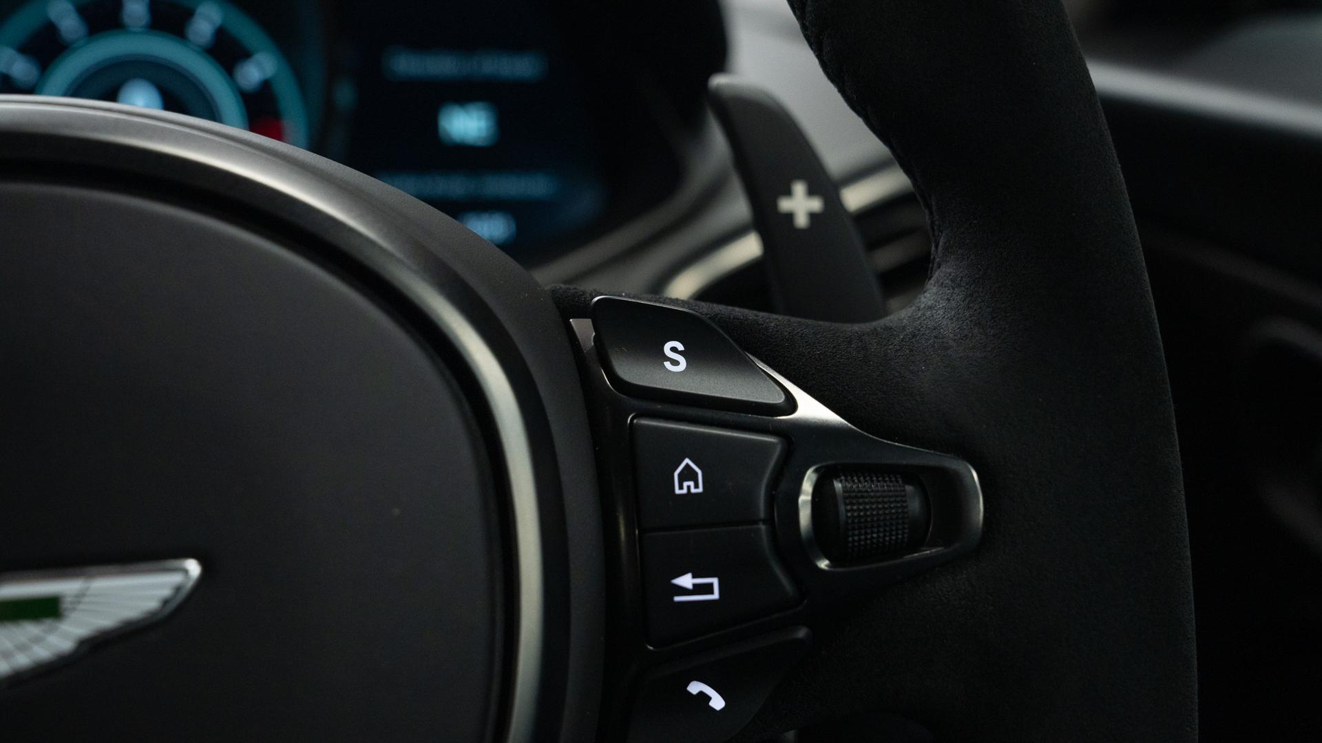 Aston Martin DBS Photo 766fba68-7255-4271-9274-dfd6803da36e.jpg