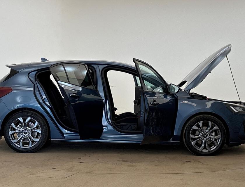 Ford Focus Photo 767a33e9-bf10-40f4-b2a5-0091fda11c0a.jpg