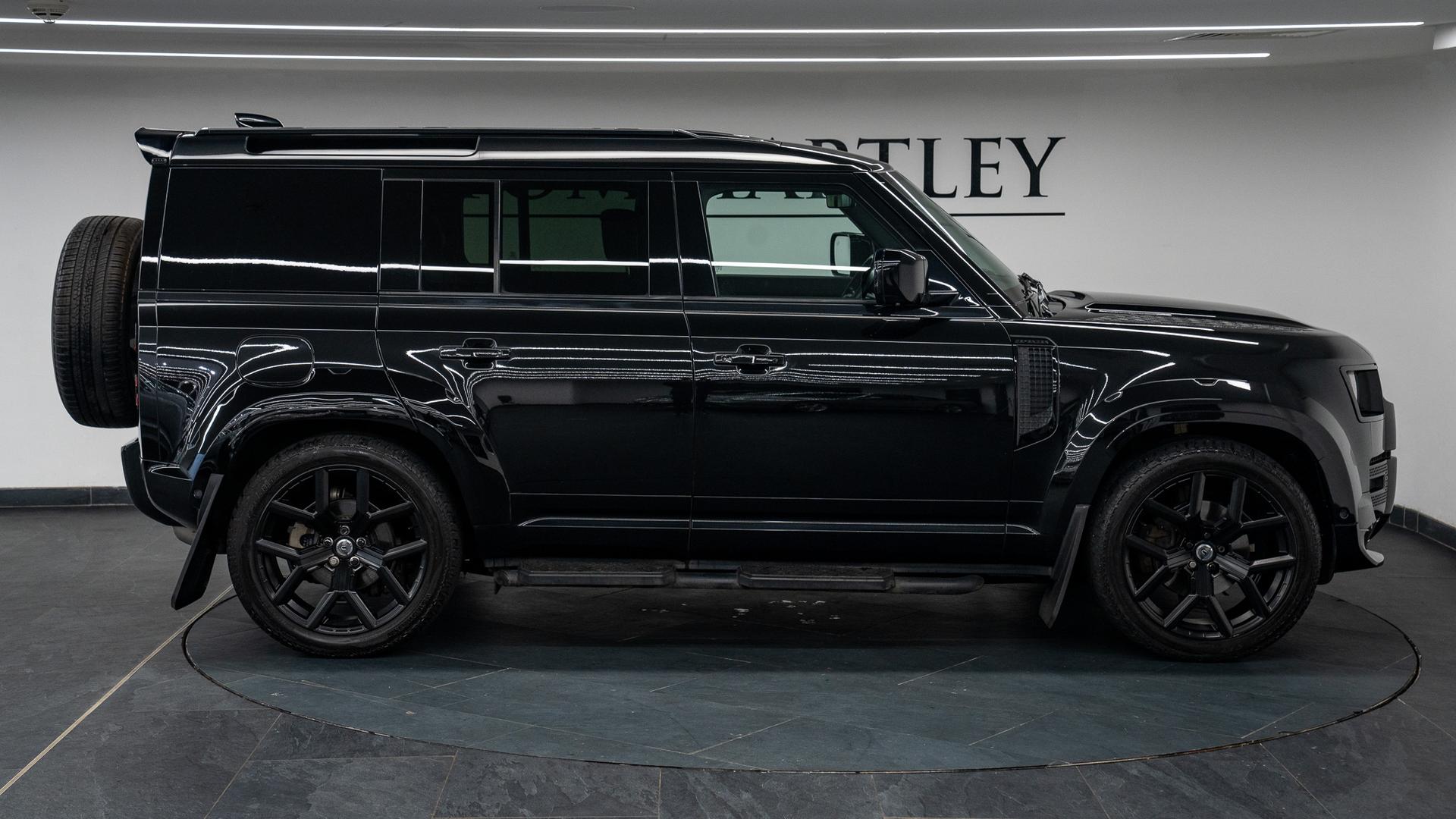 Land Rover Defender 110 Hard Top Photo 76854d4f-a88d-417c-8568-9fed10356b7d.jpg