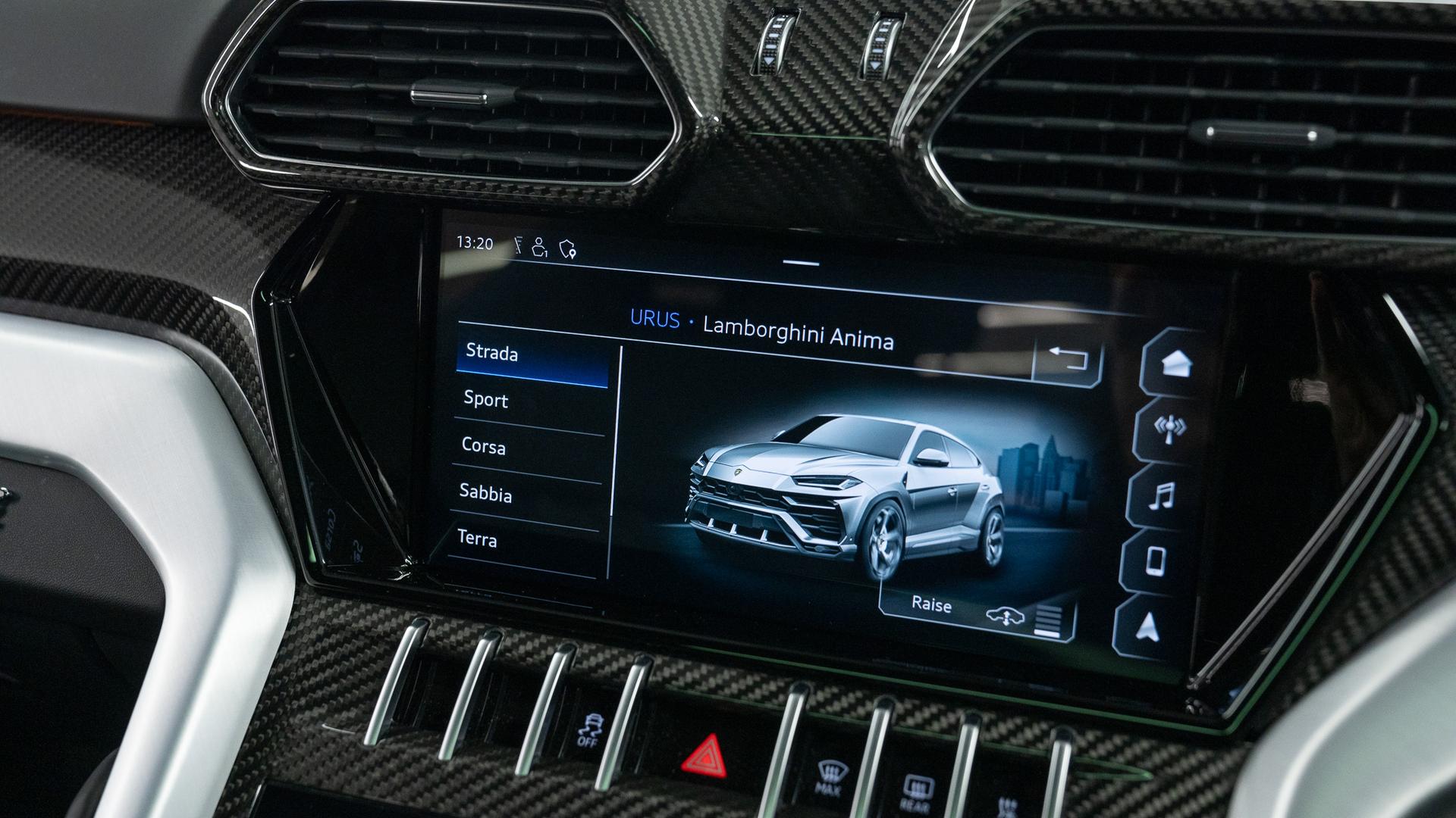 LAMBORGHINI Urus Photo 7690702c-fcaf-480d-a059-6d6413ae5d7a.jpg