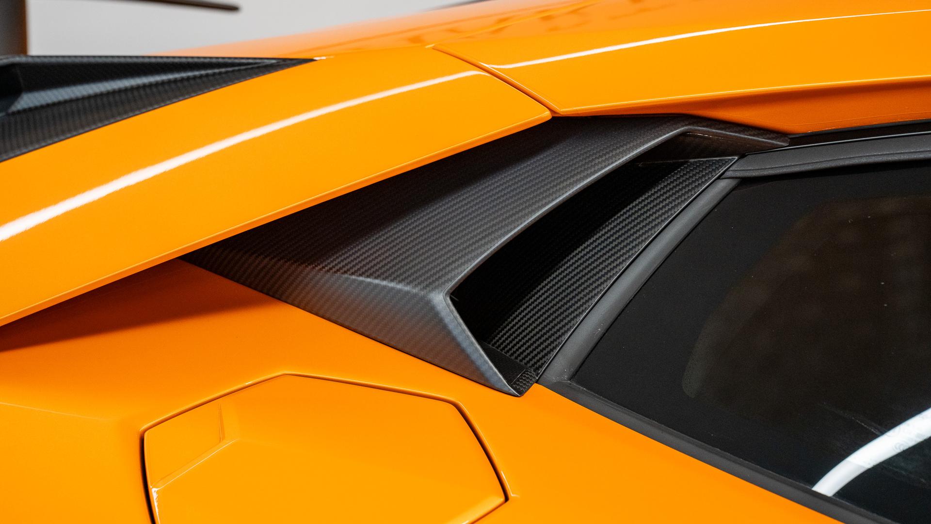 LAMBORGHINI Aventador Photo 76aa7b9b-3035-41ee-b39c-a3e77597cc31.jpg