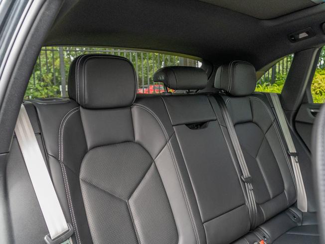 PORSCHE Macan Photo 9