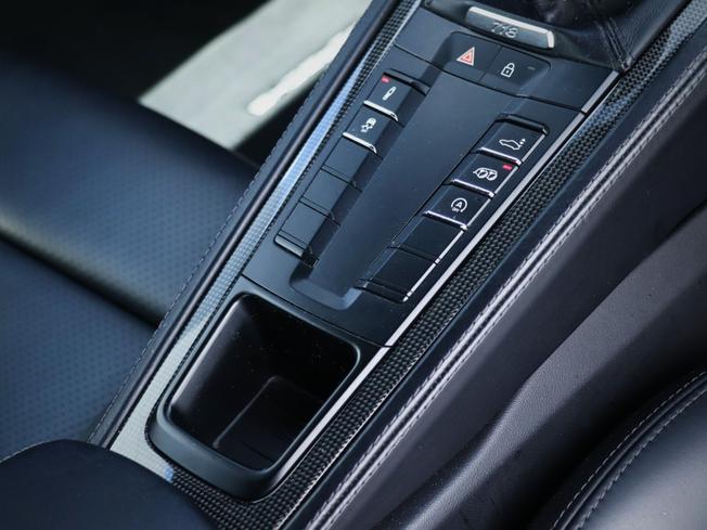 PORSCHE 718 Cayman Photo 25
