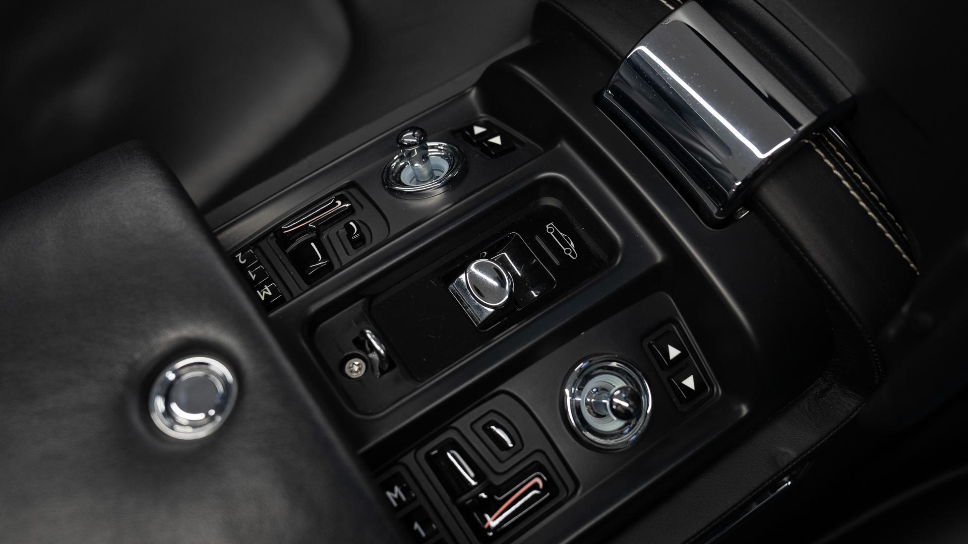Rolls-Royce Phantom Photo 76b582d5-4dd6-409c-bb47-f3085630c9f4.jpg
