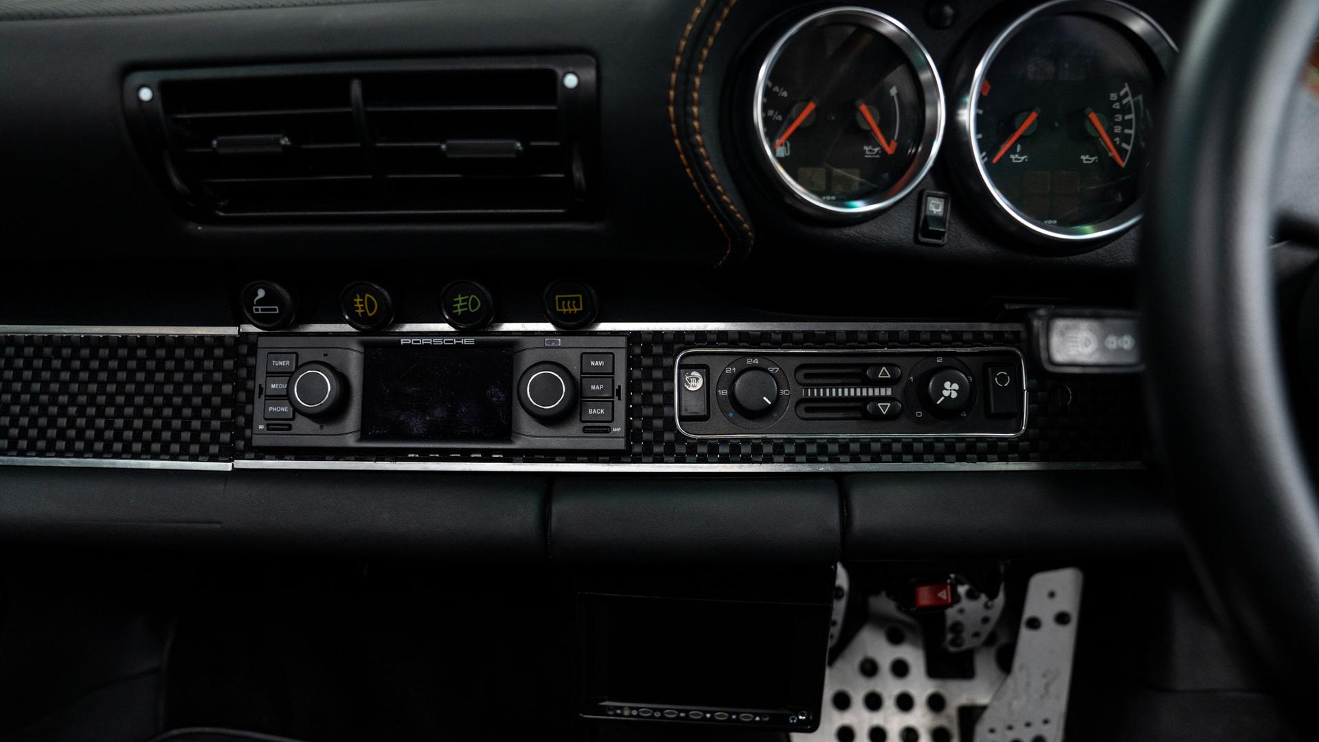Porsche 911 Retro Works Photo 76b9014b-e35d-4c81-8302-f1312e80ed86.jpg