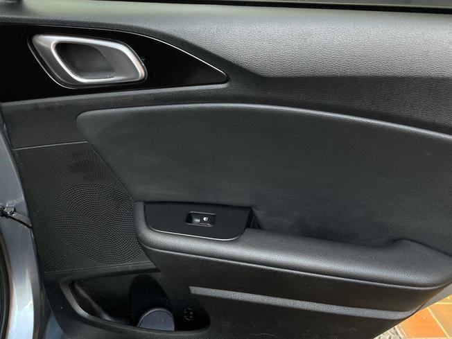 KIA Ceed Photo 32