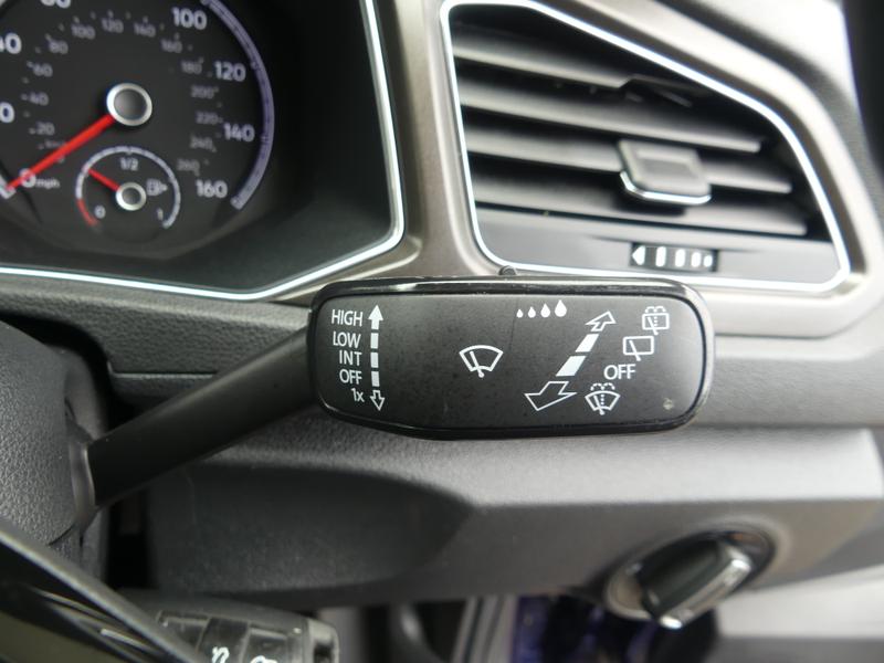 Volkswagen T-Roc Photo 76de74df-e83a-4a5d-affc-607567911cd1.jpg