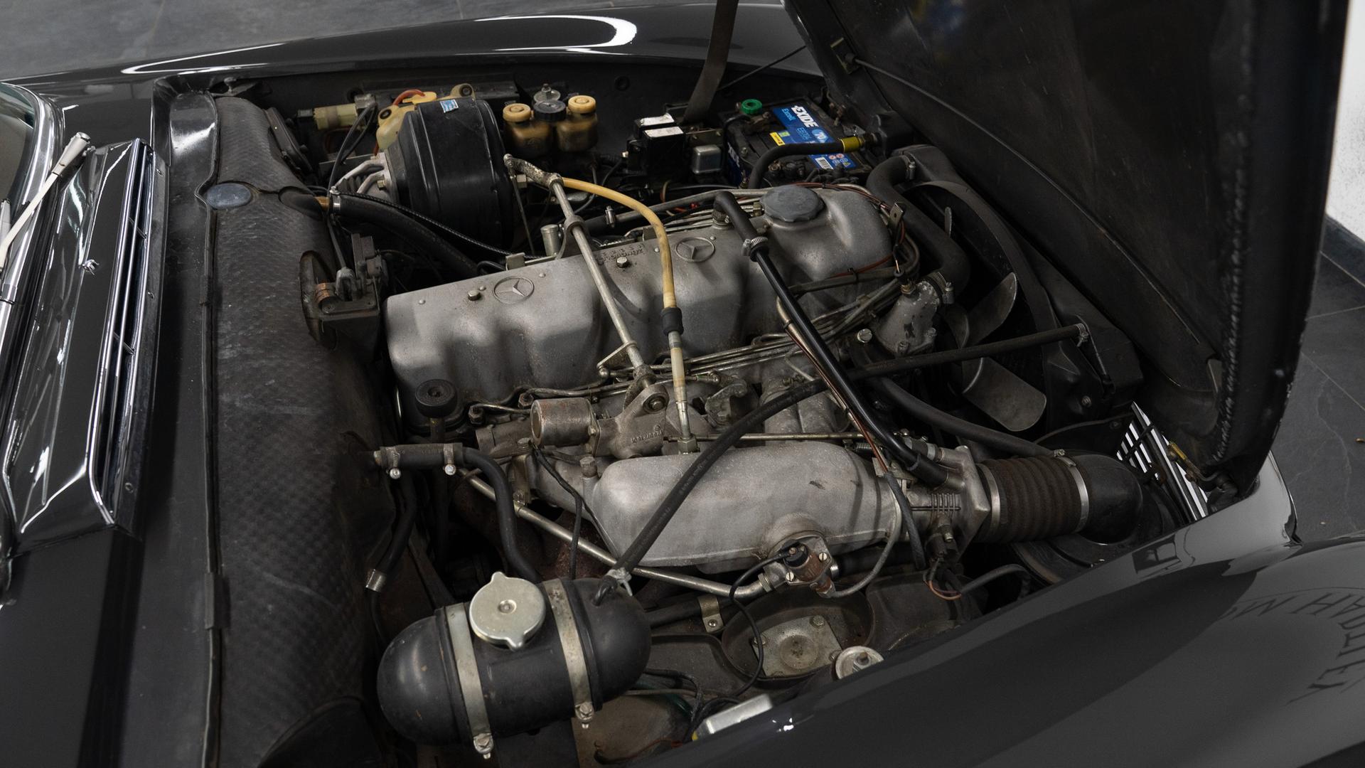 Mercedes-Benz 280 SL Photo 76e43bbe-aeb9-4c26-adf1-9969337a638a.jpg