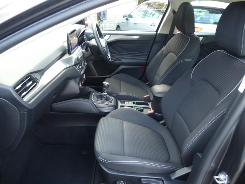 Ford Focus Photo 76fbc205-9abb-4a61-b055-094a157261d5.jpg