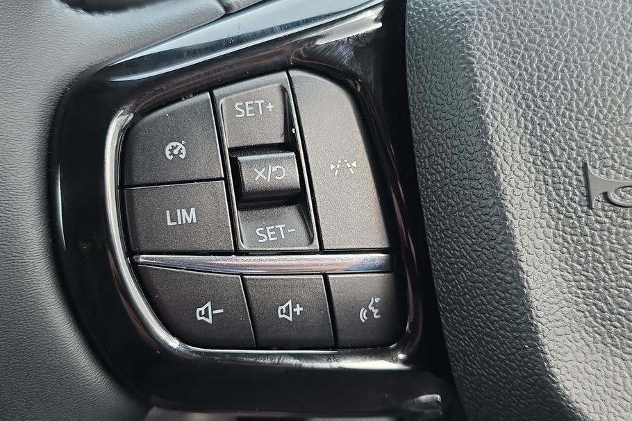 Used Ford TRANSIT CUSTOM WO26RZZ 36