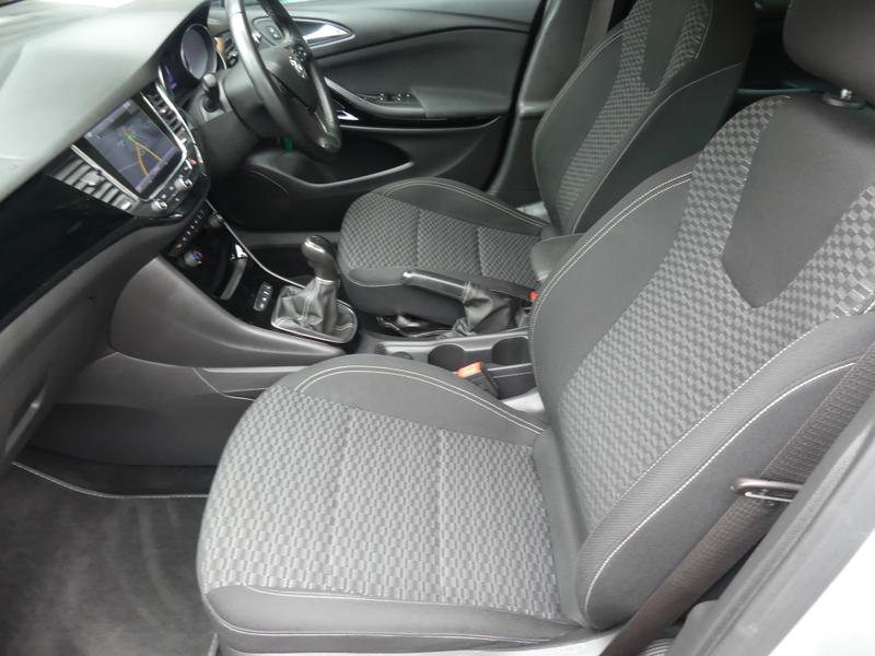 Vauxhall Astra Photo 771d37f4-8b0a-4016-aee2-c10f9dae12bf.jpg