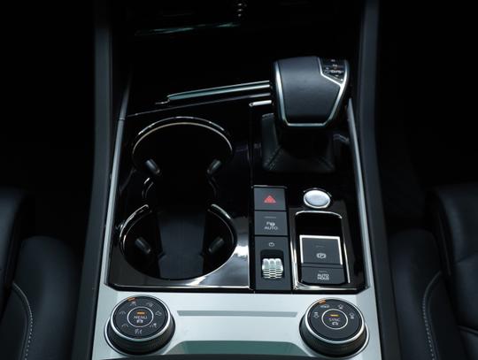 Volkswagen Touareg Photo 772927f9-2fda-4085-b117-a6a94814d7c2.jpg