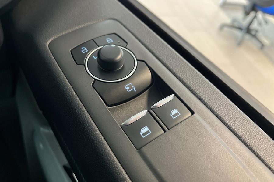 Ford TRANSIT CUSTOM Photo 772cd6d5-6966-4076-a366-3099f9f68fe3.jpg