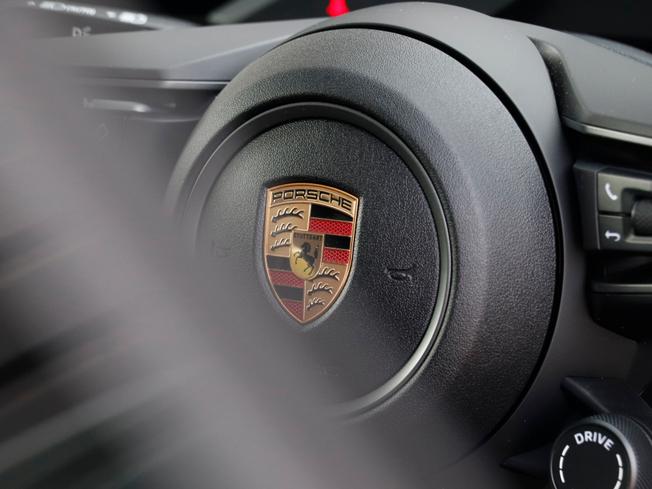 Porsche Taycan Photo 21