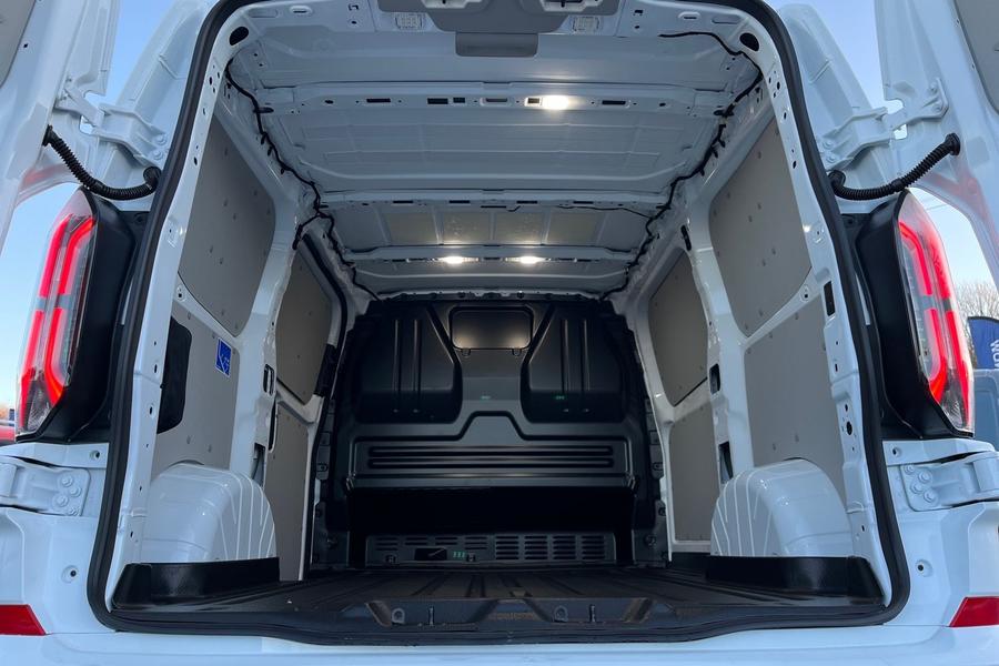 Ford E-TRANSIT CUSTOM Photo 7731b10f-2a20-4ee2-b7b4-95c5d8b52504.jpg