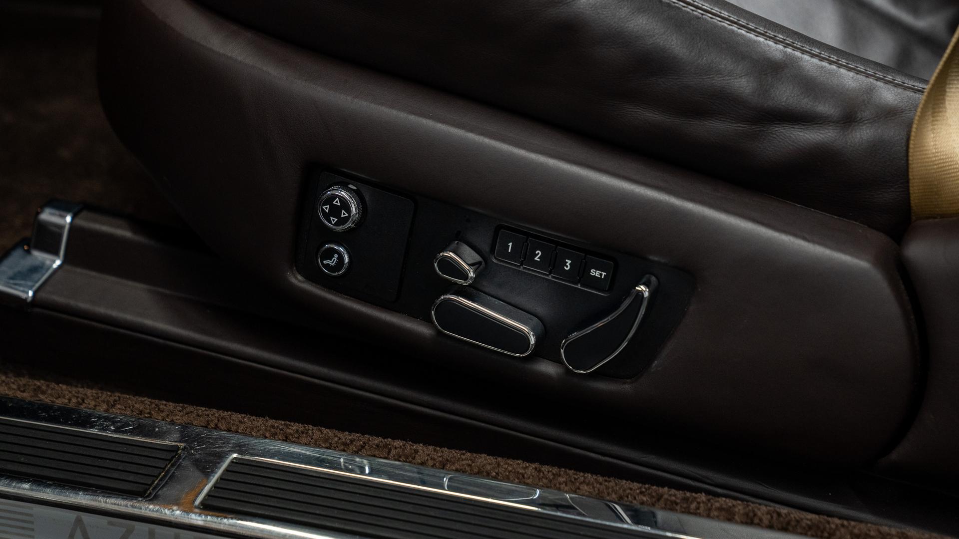 Bentley Azure Photo 774516fb-84b4-45e1-84d9-aa1ffa614cb6.jpg