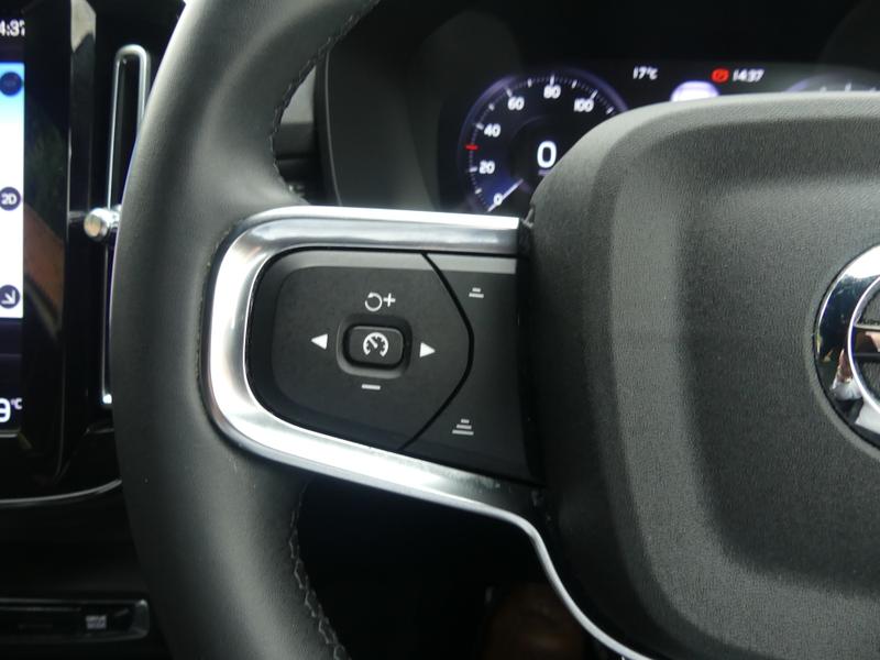 Volvo XC40 Photo 7759cfd3-5ead-43fb-9e38-ed6eea30ef2c.jpg
