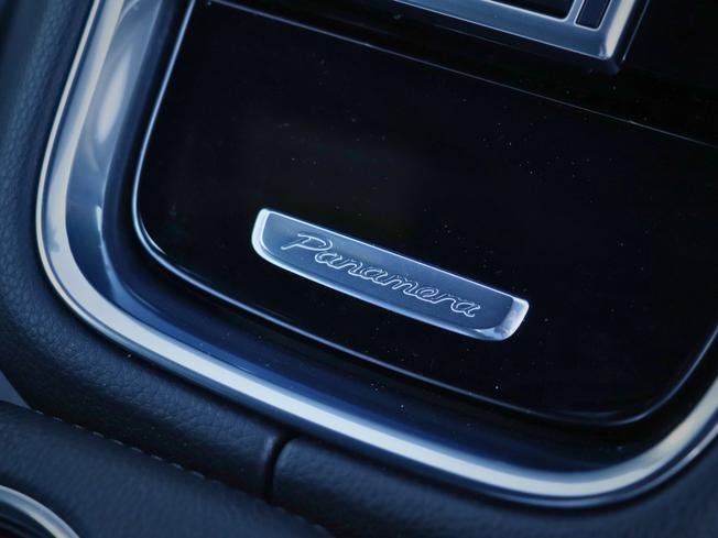 PORSCHE Panamera Photo 16